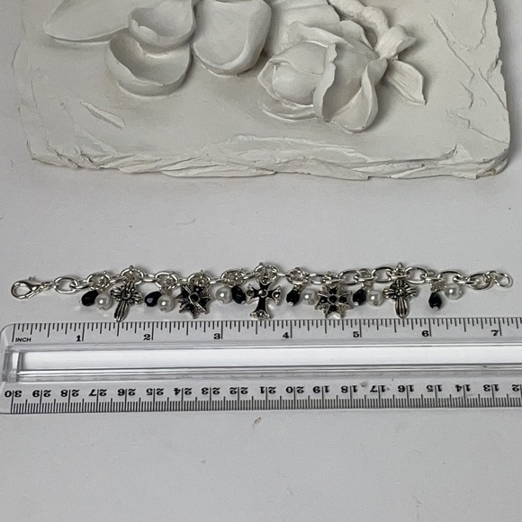 Maltese Cross Charm Bracelet - Pearls & Jet Black Beads Silver Tone Chain - Picture 5 of 11